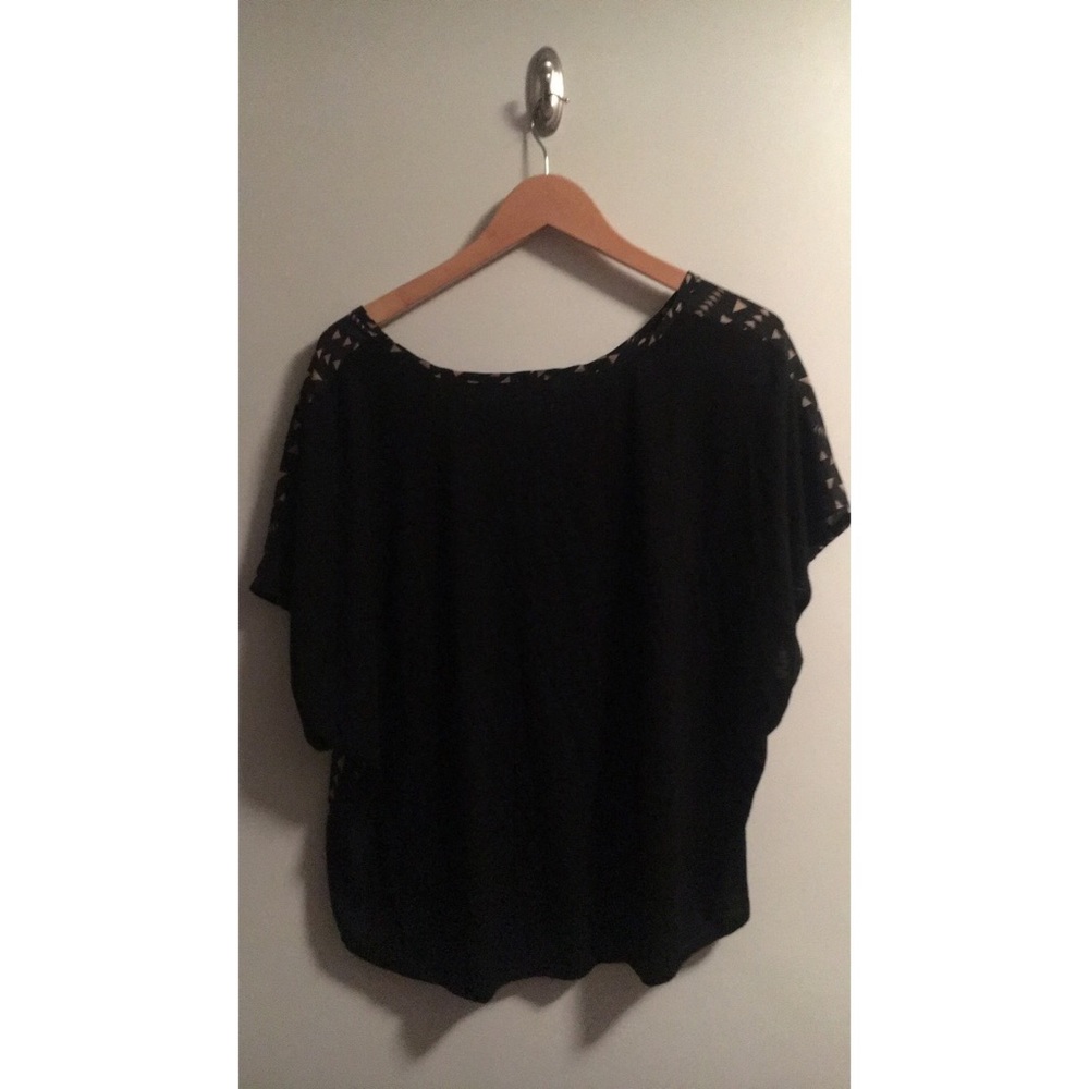 Patterned Top - Picture 2 of 2